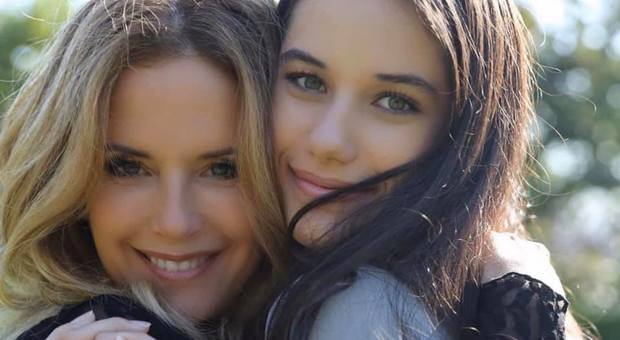Kelly Preston morta, la figlia Ella Travolta e il dolore su Instagram: «Hai reso la vita così bella»