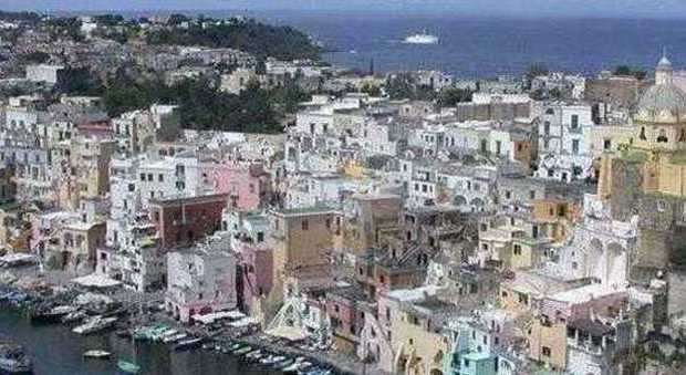 Rimessaggio di barche abusivo sequestrato nel Golfo di Napoli