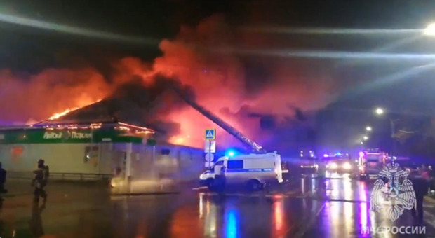 Russia, incendio in un nightclub: almeno 13 morti e 250 evacuati