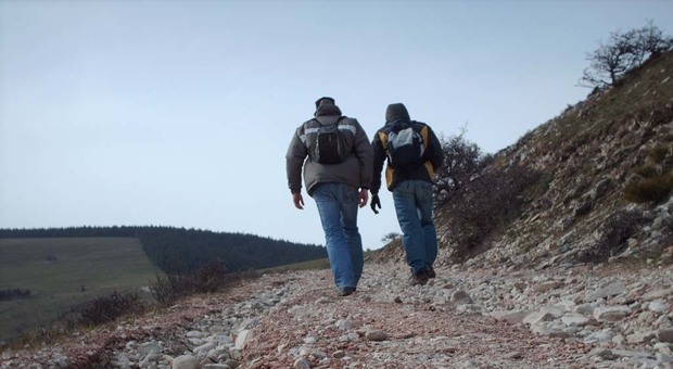 Due escursionisti in cammino sui Sibillini