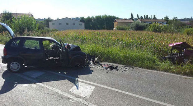 Ancona, scontro frontale tra auto: gravissimo giovane di 27 anni