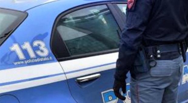 Abusi su due sorelle figlie dell'amante (che sapeva tutto): in carcere un 70enne a Monza
