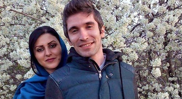 Iran, scrittrice condannata a 6 anni di carcere per un racconto sulla lapidazione: "Ha offeso le figure sacre dell'Islam"