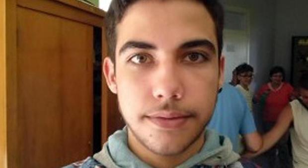 Antonio, ucciso a 18 anni nel Salernitano. L'autopsia: «Coltellata letale al cuore»