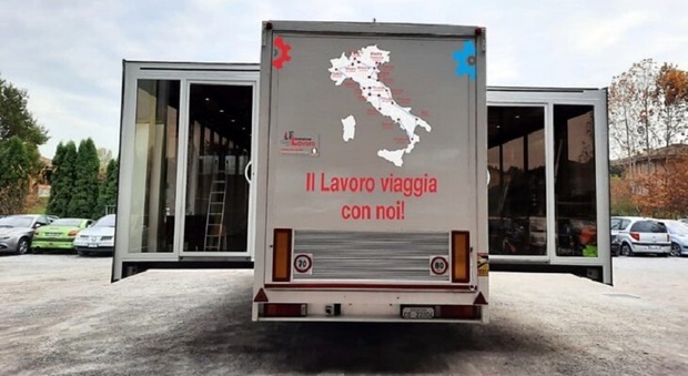 "Il lavoro viaggia con noi". Il tour per l’orientamento, la legalità e la sicurezza fa tappa ad Ancona