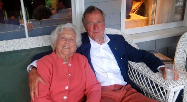 L'ex presidente George Bush ricoverato in terapia intensiva, in ospedale anche la moglie Barbara
