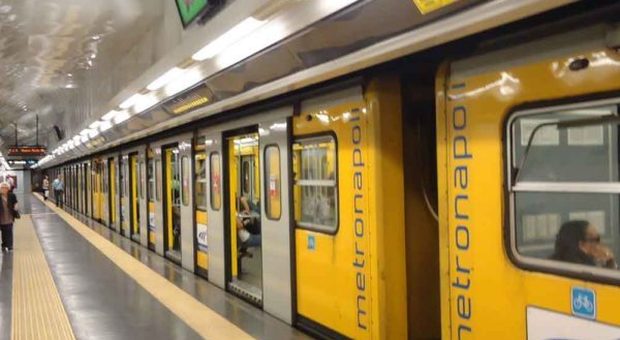 Metro linea 1, a Napoli guasto alla cabina Enel e treni fermi su tutta la tratta. Poi il servizio torna regolare