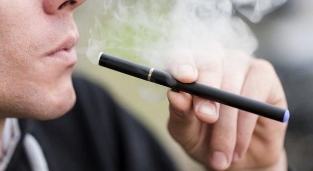 Sigarette elettroniche, crescono i casi di malori nei fumatori: ecco cosa sta accadendo