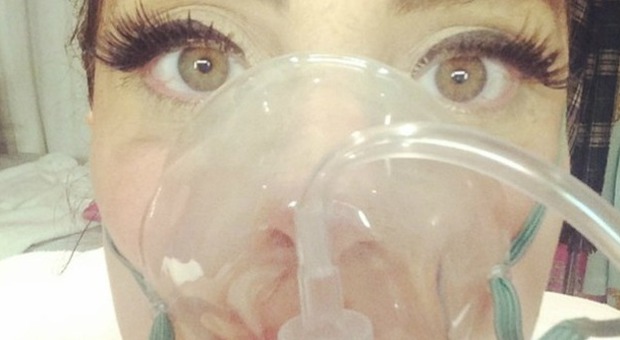 Lady Gaga in ospedale dopo un concerto, la foto su Instagram: "Ecco cosa mi è successo"