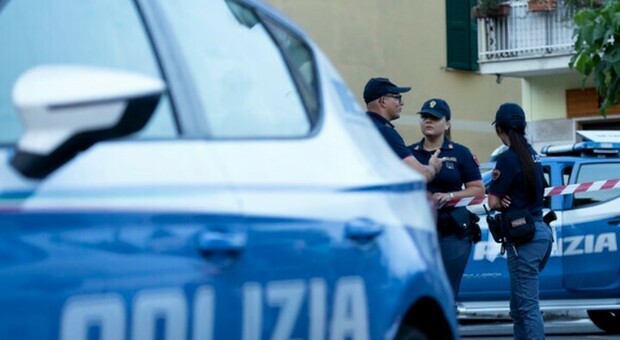 Milano, ragazza di 23 anni soccorsa in strada: «Mi hanno drogata e stuprata». Poi rifiuta le cure