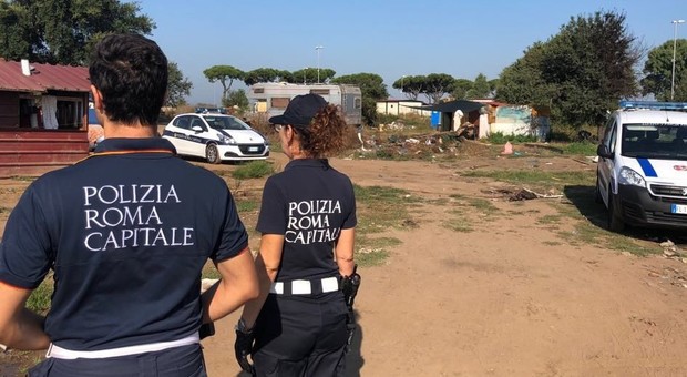 Roma, rissa al campo rom di via Salviati: fermato bosniaco in libertà vigilata protagonista della rapina a Yao, travolta dal treno