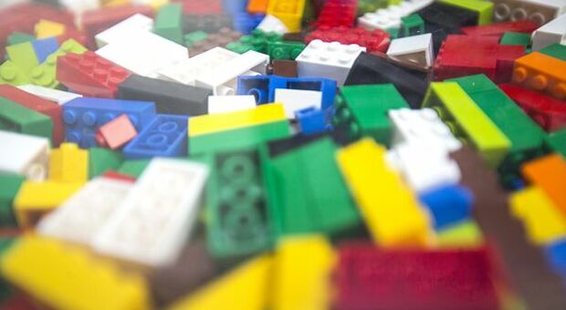 Lego, profitti raddoppiati nel 1° semestre grazie a domanda giochi in lockdown