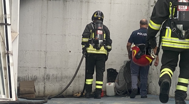 Incendio in casa di riposo, morto un anziano: «Le fiamme forse causate da un caricabatteria»