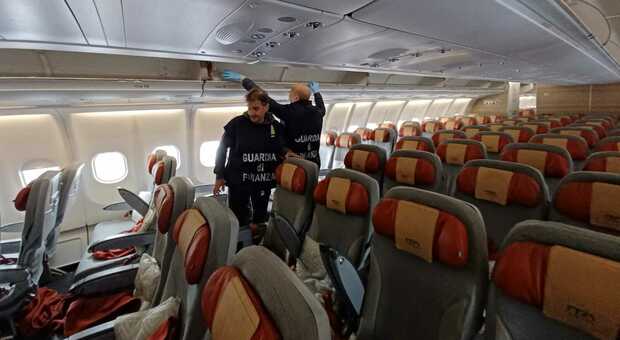 Roma, droga in aeroporto, Gdf: «Sequestri raddoppiati, faro sulle rotte in arrivo dal Sudamerica»
