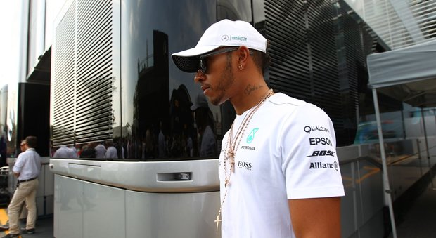 Formula 1, Hamilton: «Con la Ferrari sarà testa a testa come a Spa». L'inglese dedica una poesia a Lady Diana