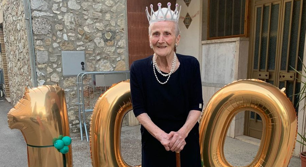 Montecchio, nonna Enedina festeggia i primi cento anni