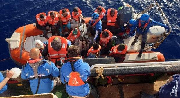 Migranti, l'Ong Mediterranea torna in mare: «Andremo davani alle coste della Libia»