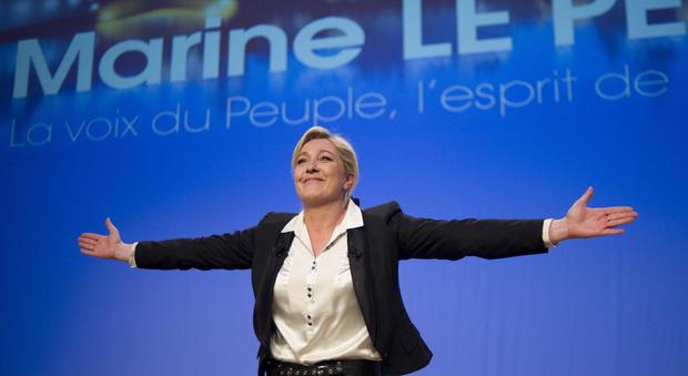 Marine Le Pen inciampa su un eurocontratto falso al suo bodyguard