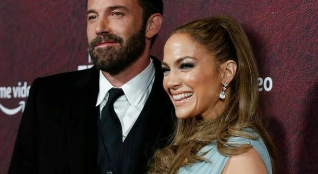 Jennifer Lopez e Ben Affleck: «Il matrimonio? Viaggiano su binari paralleli». La causa del (probabile) divorzio e il patrimonio dei due