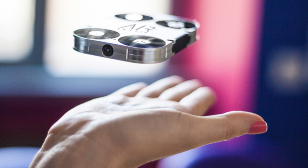 AirSelfie, ecco la fotocamera volante da smartphone per autoscatti ad alta quota