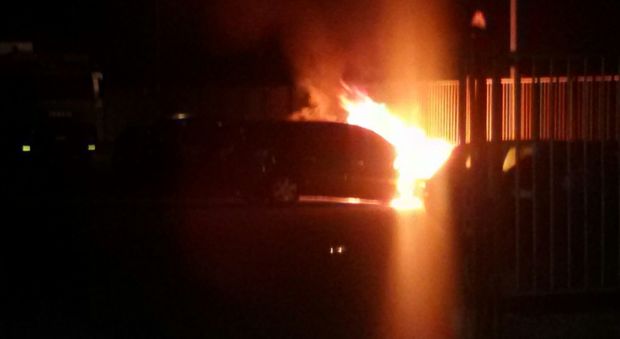 Doppio incendio di auto nella notte a Mesagne