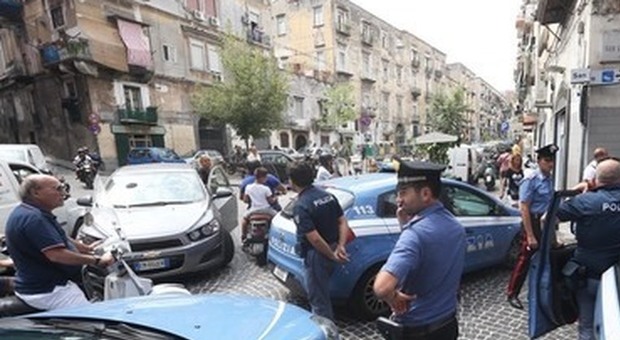 Napoli, blitz al Rione Sanità: sequestrati 40 veicoli privi di Rca e targhe