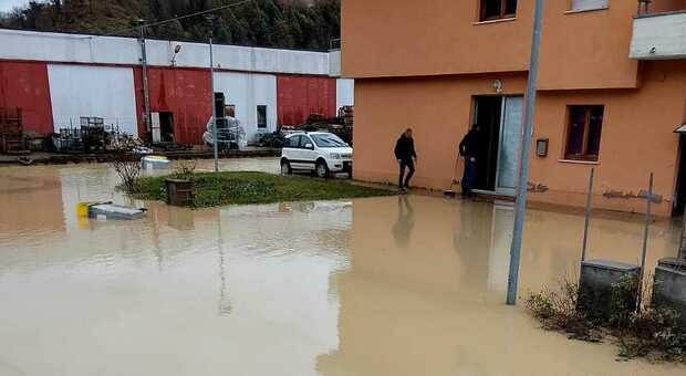 Bomba d'acqua, esonda il Biscubio: un'altra giornata di terrore nella zona di Apecchio