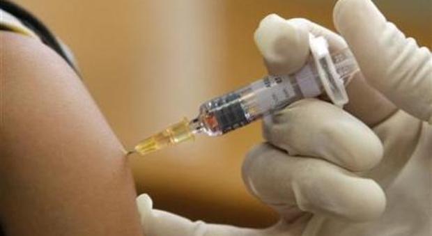 Sanità, Gentiloni firma i nuovi Lea Vaccini gratis per tutti e senza ticket
