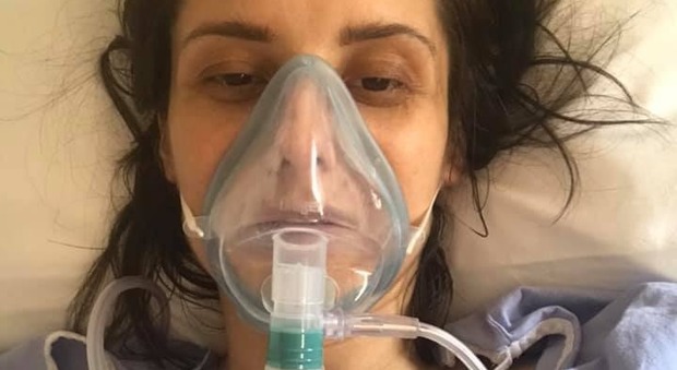 Ragazza italiana bloccata in Francia: «Mia figlia malata e non curata. Ora lotta tra la vita e la morte»
