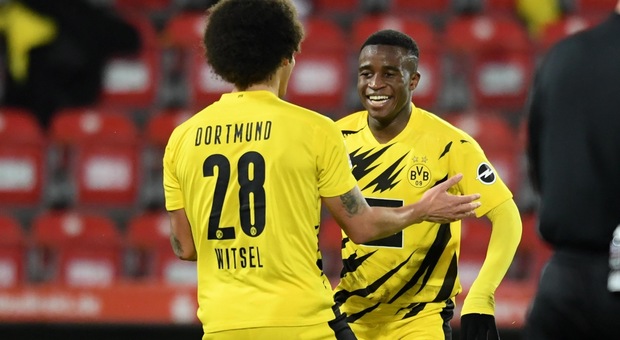 Moukoku, gol e record ma il Borussia Dortmund va ko