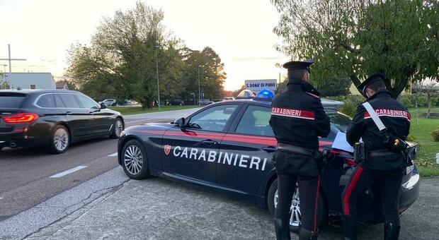 San Donà. Finto carabiniere arriva in taxi a casa di un'anziana e si fa dare gioielli per 40mila euro. I (veri) militari lo vedono e scatta l'inseguimento