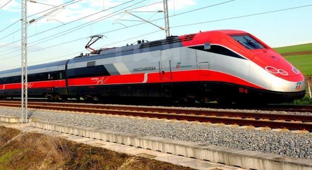 Roma, persone lungo i binari dell'Alta Velocità: rallentano tutti i treni verso Firenze