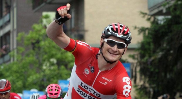 Giro, altro sprint vincente di Greipel: a Bibione il tedesco cala il tris