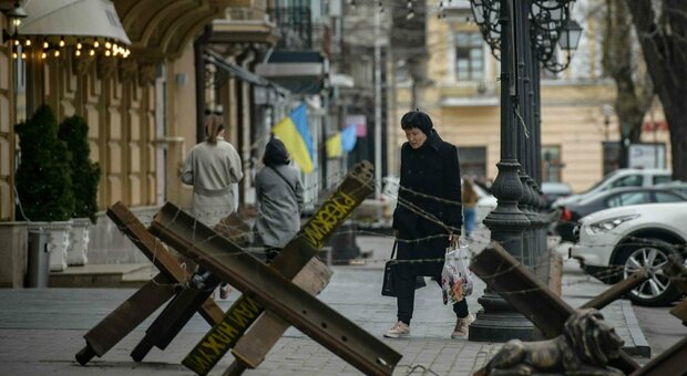 Ucraina diretta, Zelensky: «Russia ha rifiutato la tregua per la Pasqua ortodossa». Mosca ammette la perdita di 20mila soldati
