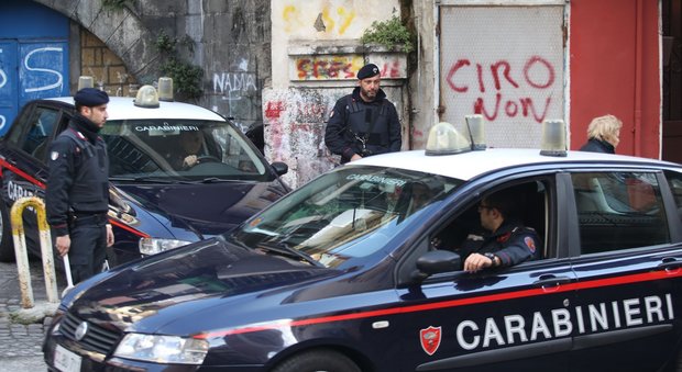 Napoli, in fuga sui tetti per sfuggire all'arresto: arrestato rapinatore 40enne