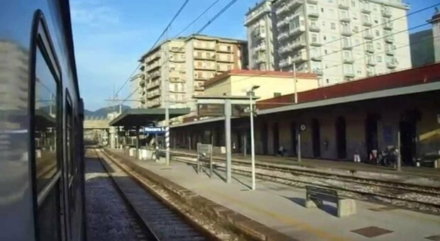 Nocera Inferiore-Torre Annunziata, stop ai treni: odissea per i pendolari