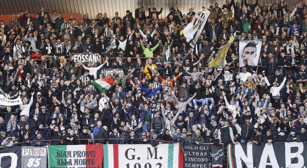 Juve-Napoli vietata ai tifosi azzurri: niente biglietti in Campania