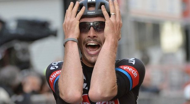 Ciclismo: sprint vincente di Degenkolb, la Parigi-Roubaix è sua