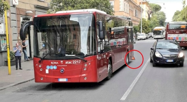 Roma, Atac, autista finge guasto per non lavorare: «Bus non sicuri, io non salgo»