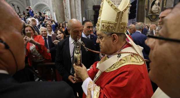 San Gennaro, lieve malore per il cardinale Sepe durante la cerimonia