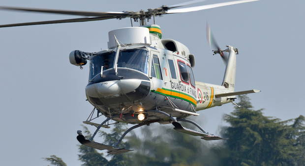 Strofina amianto in elicottero per ottenere indennizzo, il caso alla Corte costituzionale