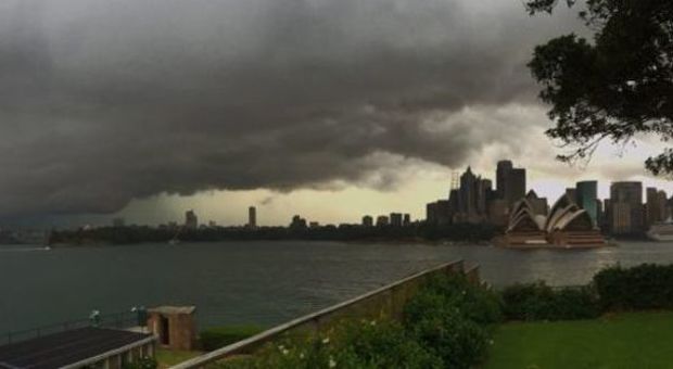 Tornado in Australia, vento oltre i 200 km/h. Case scoperchiate, 20mila senza corrente