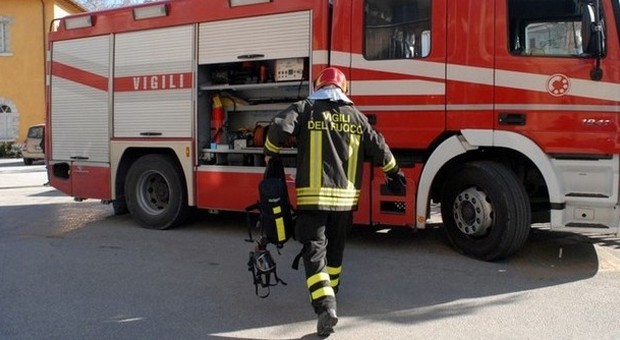 Montegranaro, allarme antincendio Arrivano i pompieri e scuola evacuata