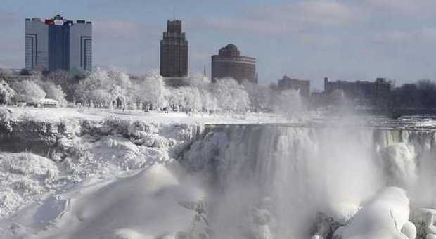 Freddo record in Usa, Cascate del Niagara diventano di ghiaccio