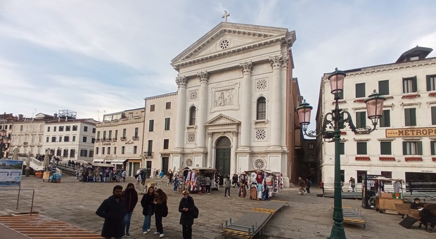 La chiesa della Pietà a Venezia, finalmente libera da ponteggi e da mega affissioni pubblicitarie