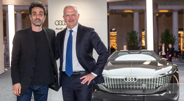 Da sinistra il designer & art director Gabriele Chiave che assieme a Controvento ha firmato l’installazione The Domino Act con Fabrizio Longo direttore di Audi Italia