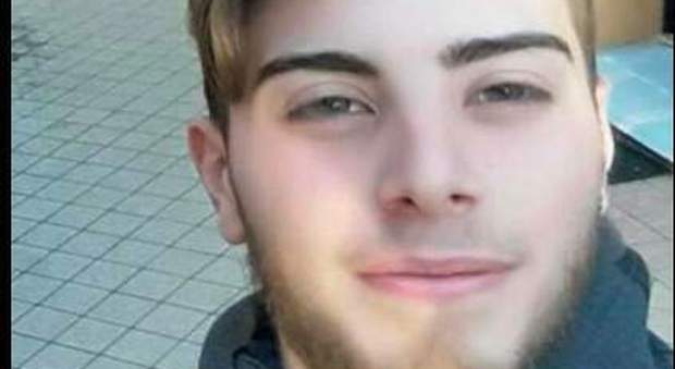 Matteo scomparso a 20 anni: è uscito in moto dal lavoro e non si è più visto