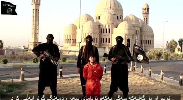 Isis, nuovo orrore: gli jihadisti decapitano un curdo in Iraq