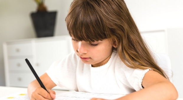 "Mia figlia non farà mai più i compiti a casa": la lettera della mamma alle maestre