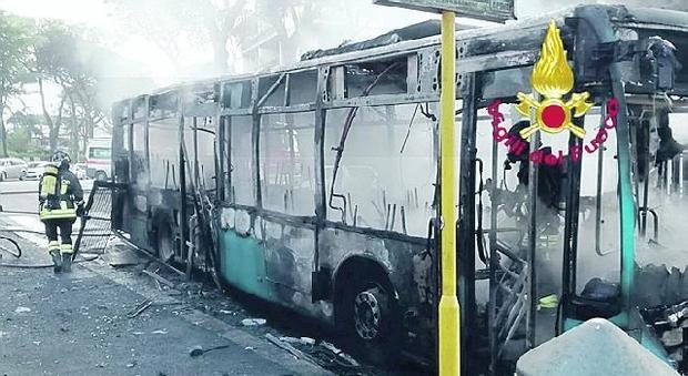Trasporti da paura: terzo bus in fiamme in 3 giorni